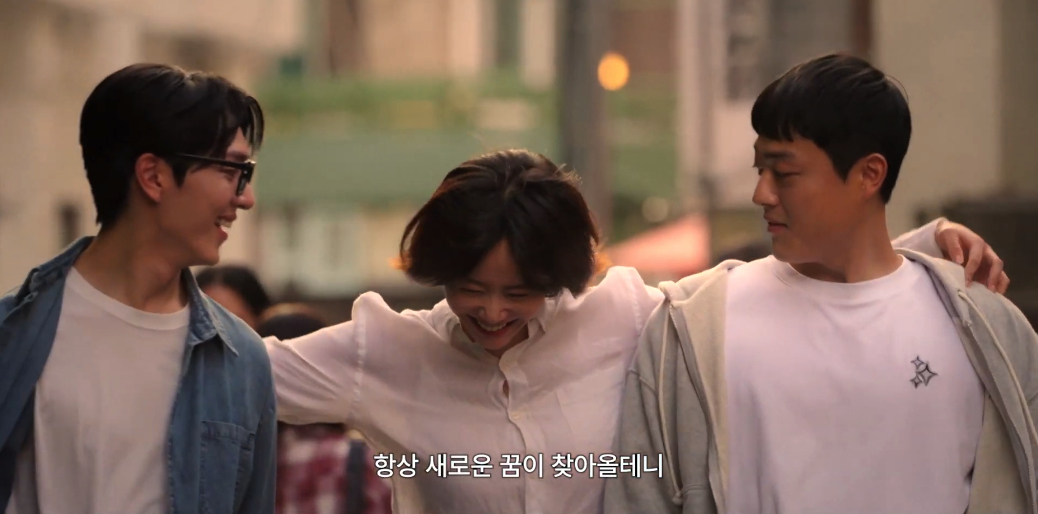 A white embroidered T-shirt appears in a scene from The Hidden Master Taebaekho